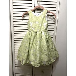 Kids dress size 5 very cute and good condition